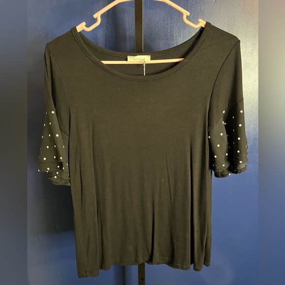 Les Amis Tops - NWT Les Amis Black Ruffle Polka Dot Short Sleeve Top Size Small